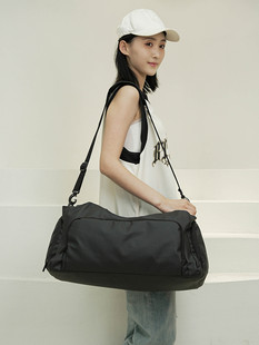 Sports bag for training, luggage travel bag wet and dry separation