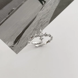 项链;戒指;耳钉