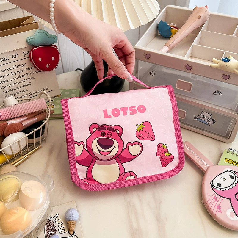 Косметичка Sanrio стеганая с синтепоном-наполнением, просторная дорожная организация, рисунки с героями