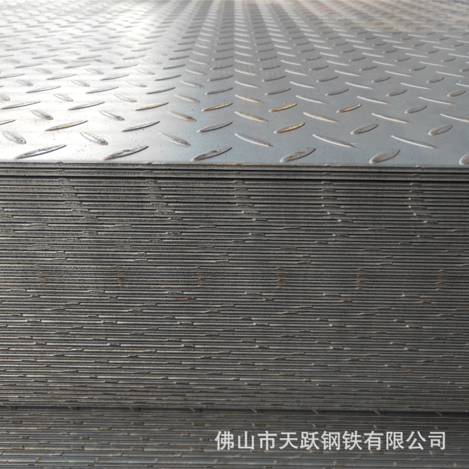 【厂家批发】 花纹钢板 楼梯 Q235  Q355花纹板 镀锌花纹板 结构