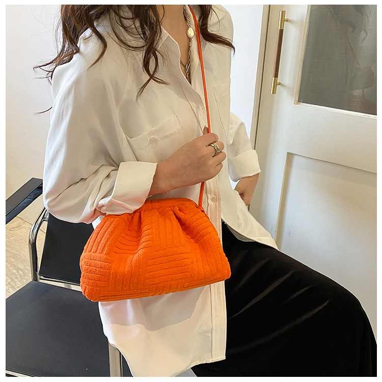 184g Weight Polyester Lining Material Clasp Frame Closure Type Sling Strap Strap Type Crossbody Bag Bags Type Casual, Daily, Shopping Occasion velvet Material Solid Color Pattern All Seasons Season Women's Gender Basic Style Cloud Shape Shape Women's Velvet Solid Color Basic Cloud Shape Clasp Frame Crossbody Bag 8