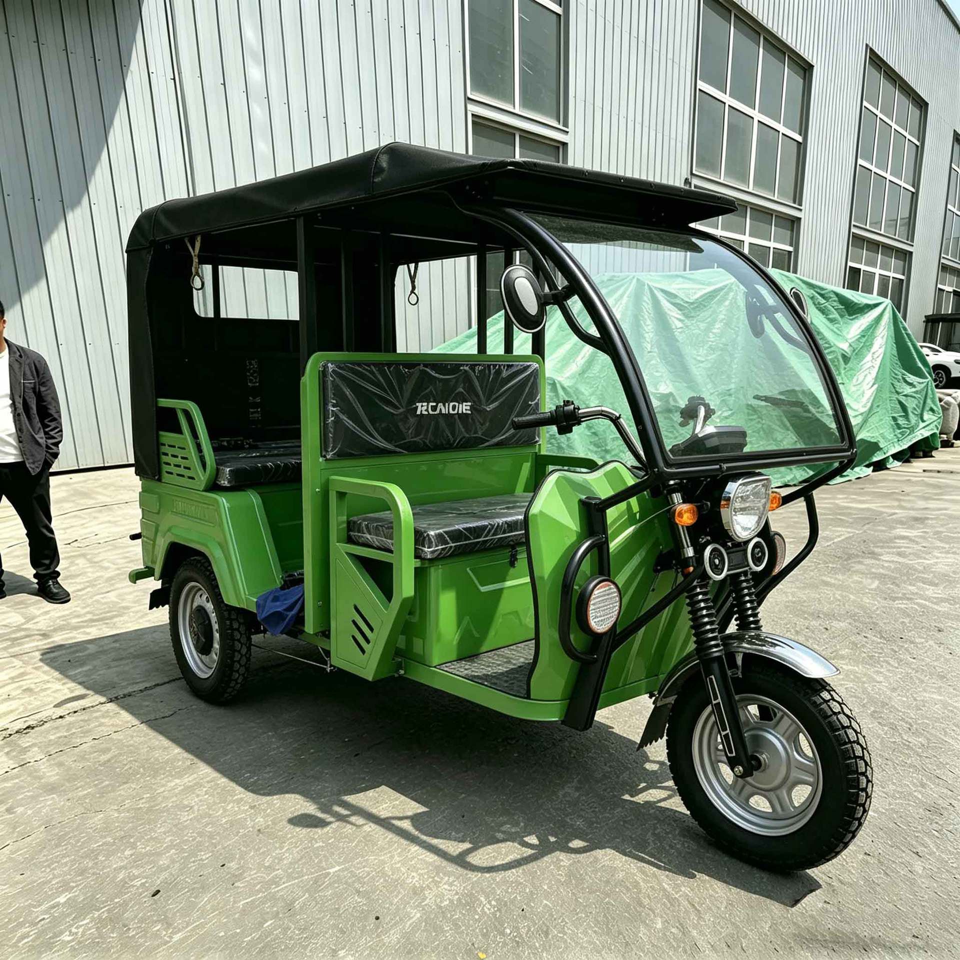 Africa's Popular Fuel-Powered Passenger Tricycle with Windproof and Rainproof Canopy Design, Strong Power for Passenger Transport, Cross-Border Export