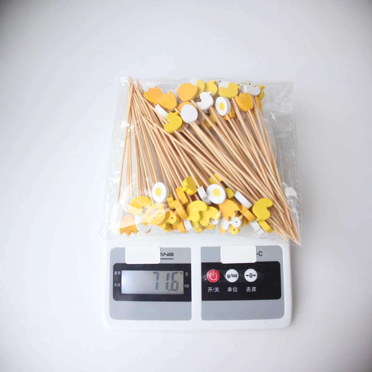 Palillo de bambú desechable pato mezclado huevo Serie 100 unids/bolsa lindo palo de fruta de dibujos animados palo de arte decorativo