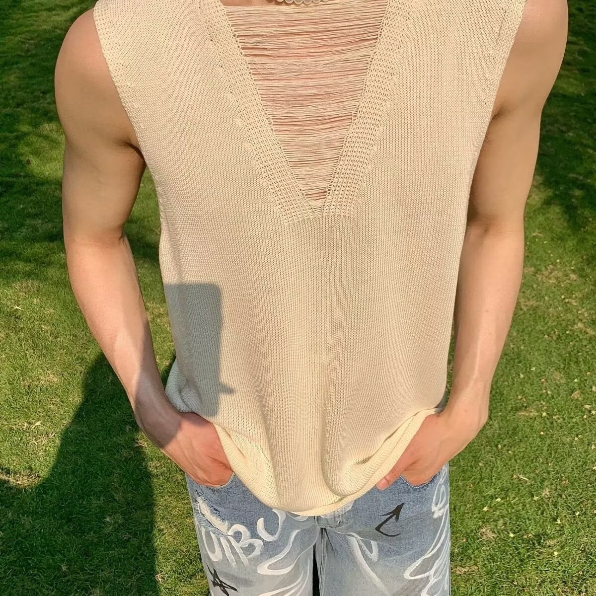 2025 nuevos productos de verano, estilo juvenil de Hong Kong, moda, manga corta sin mangas, chaleco de punto simple y versátil, chaleco, hombre