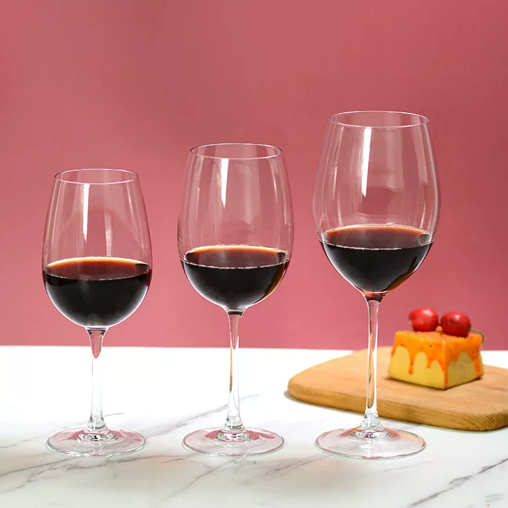 奔马 Glass capacious wineglass, tea cup