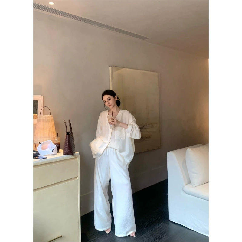 Женский костюм 2025 года в стиле «ленивый старый деньги»: свободные широкие брюки и рубашка, двухкомпонентный костюм