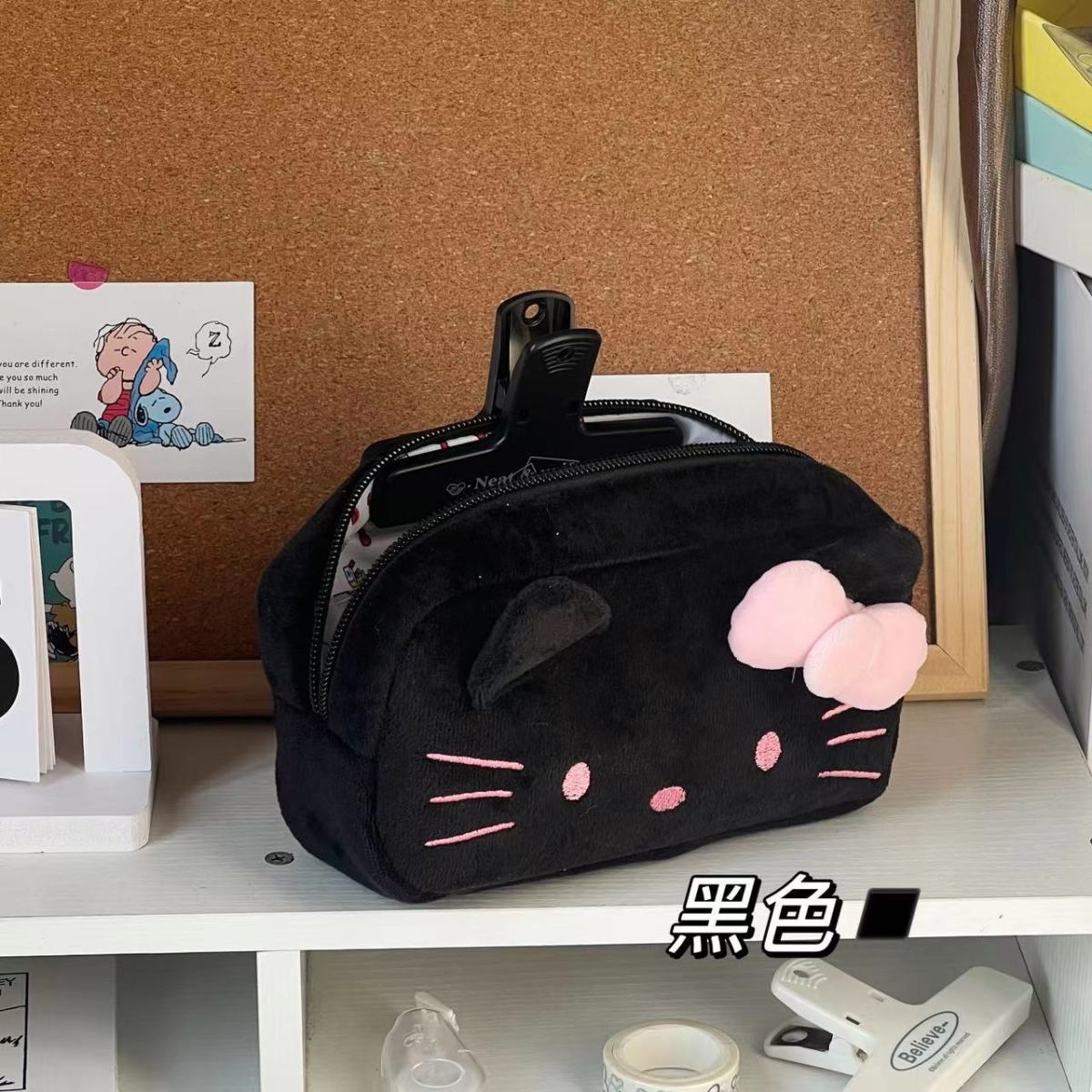 검은 봉제 헬로 키티