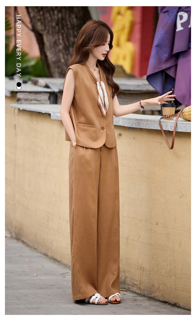 Bộ vest nữ gồm áo gile và quần tây ống đứng cạp cao — màu đen, màu cam, màu trắng ngà chi tiết 6