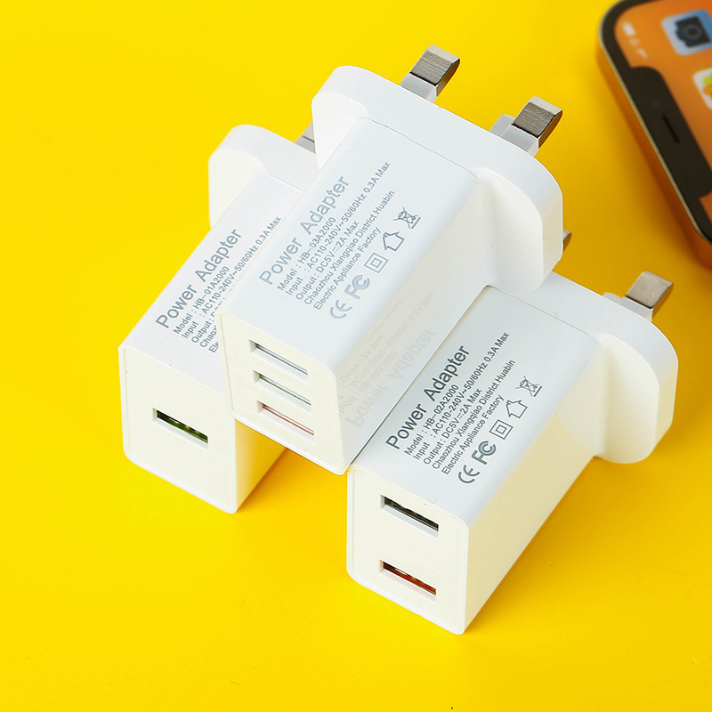 Cargador de teléfono móvil estándar británico Certificación CE 5v2a cabeza de carga de viaje multi-Puerto USB carga rápida Hong Kong fuente de alimentación universal