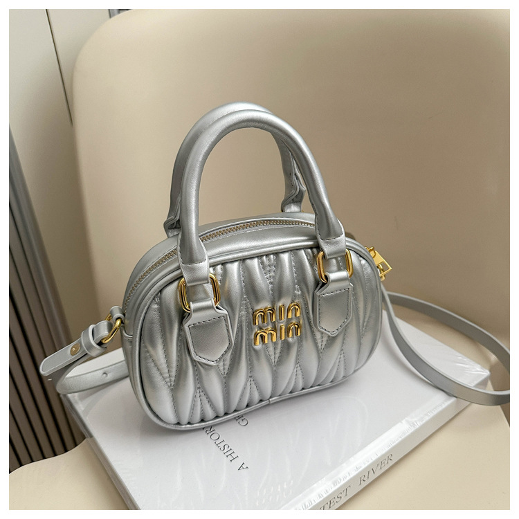 Bolso cuadrado pequeño para niños de moda de mano Bolso bandolera casual simple ins coreano femenino Bolso bandolera de moda de verano 2024