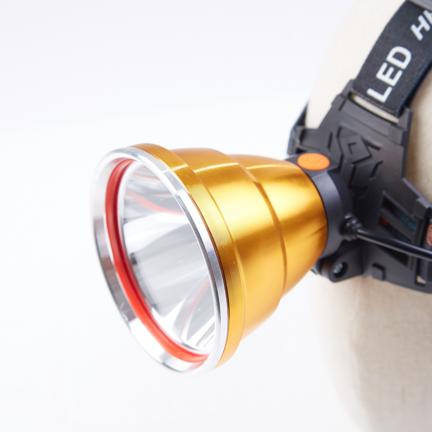 Fuerte luz LED faro recargable de largo alcance para acampar al aire libre lámpara de pesca larga resistencia lámpara de minería de inducción montada en la cabeza al por mayor