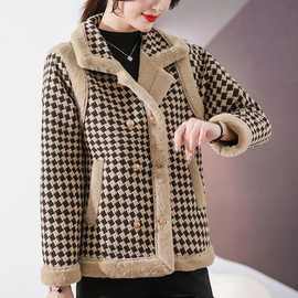 新款妈妈冬装洋气加绒加厚外套中老年人女短款韩版毛呢千鸟格上衣