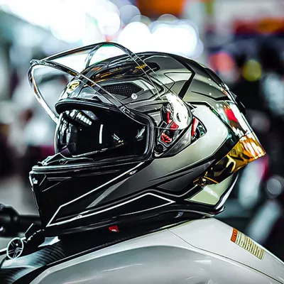 Auto Parts and Accessories — Universal Fiber Riding Helmet