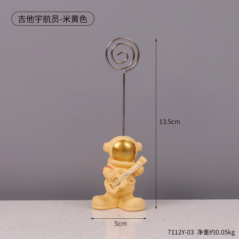 Creative three-dimensional mini astronaut spaceman business card holder desktop photo holder desktop small ornaments resin crafts