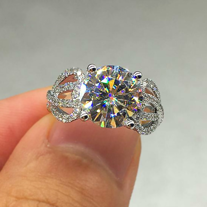 Nouvelle Bague De Mariage Classique À Quatre Griffes Avec Diamants En Cuivre Et Zircon display picture 2