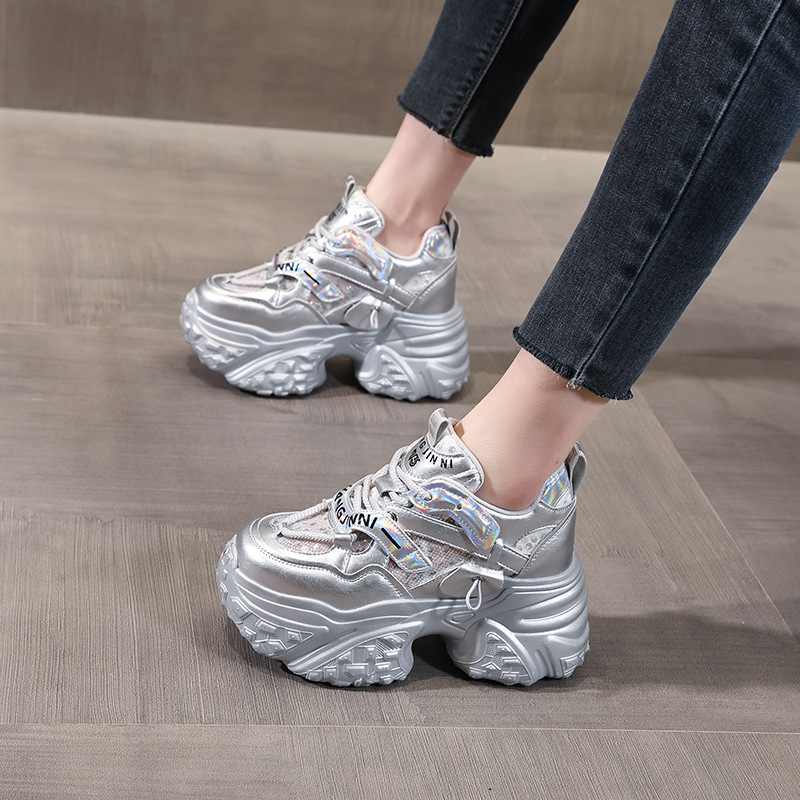 Giày sneaker nữ đế dày tăng chiều cao bên trong, đế bánh xốp mềm mại — Lưới đôi màu hồng nude