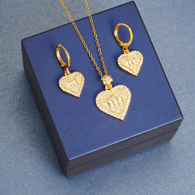 Transfronterizos collar de oro de arena de lujo ligero aretes de diamantes en forma de corazón para mujeres de alta calidad no se desvanecen joyas al por mayor