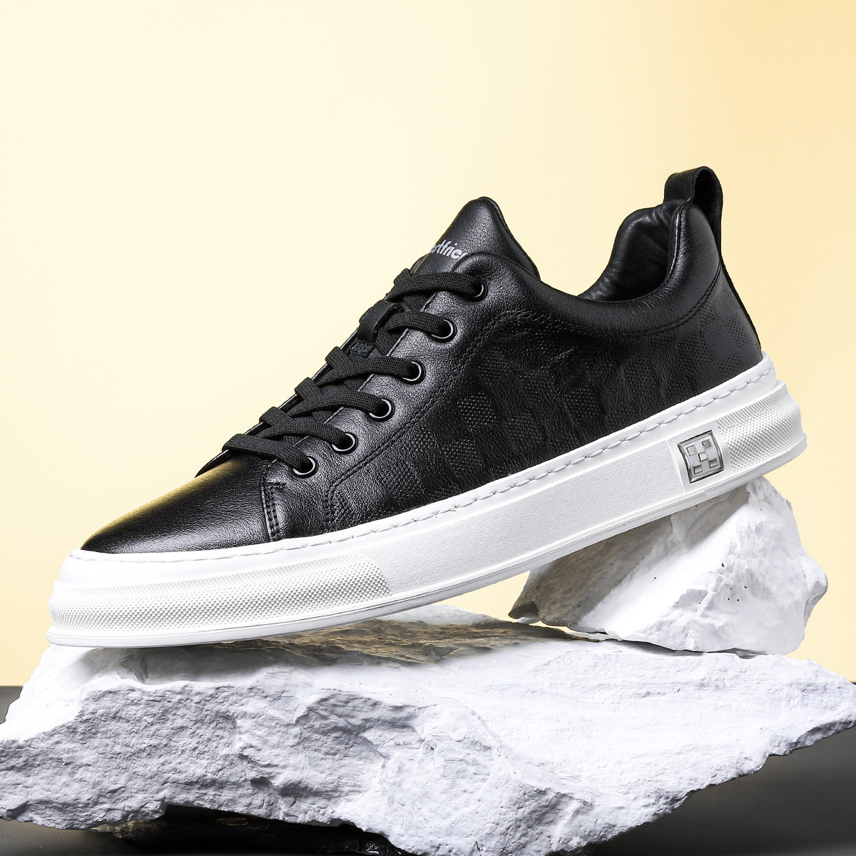 Genuine leather sneakers men's casual leather shoes men's lace up leather shoes men's first layer of cowhide comfortable versatile black shoes trendy_voghion.com