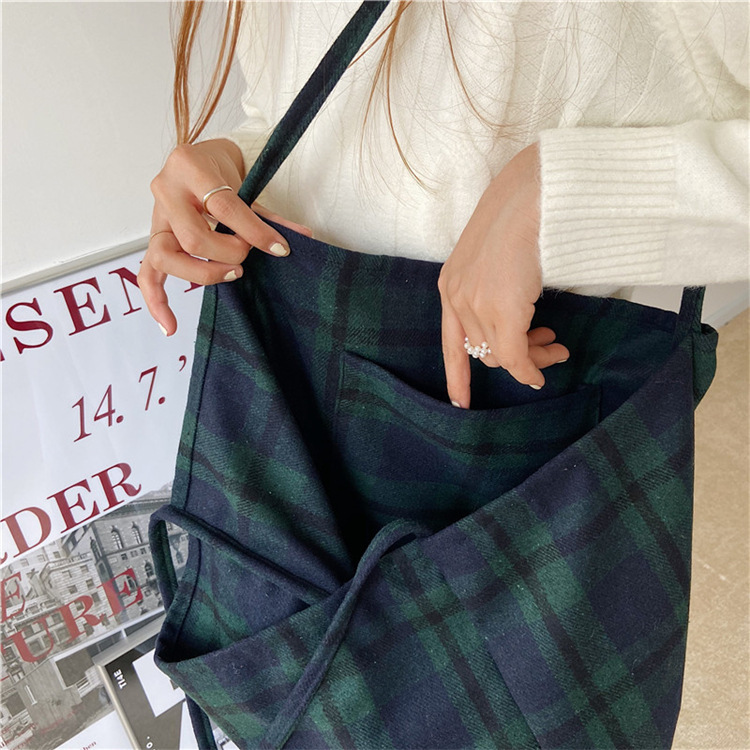 0981 Simple ins checkered woolen single-shoulder bag, hand-held cloth bag, student large-capacity shopping bag, laid-back style women's bag undefined