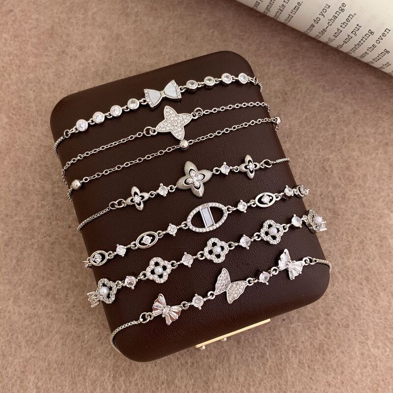 Exquisite zircon bracelet for women, light luxury, high-end, four-leaf clover, butterfly, thin chain, niche design, versatile commuter accessory Exquisite zircon bracelet for women, light luxury, high-end, four-leaf clover, butterfly, thin chain, niche design, versatile commuter accessory