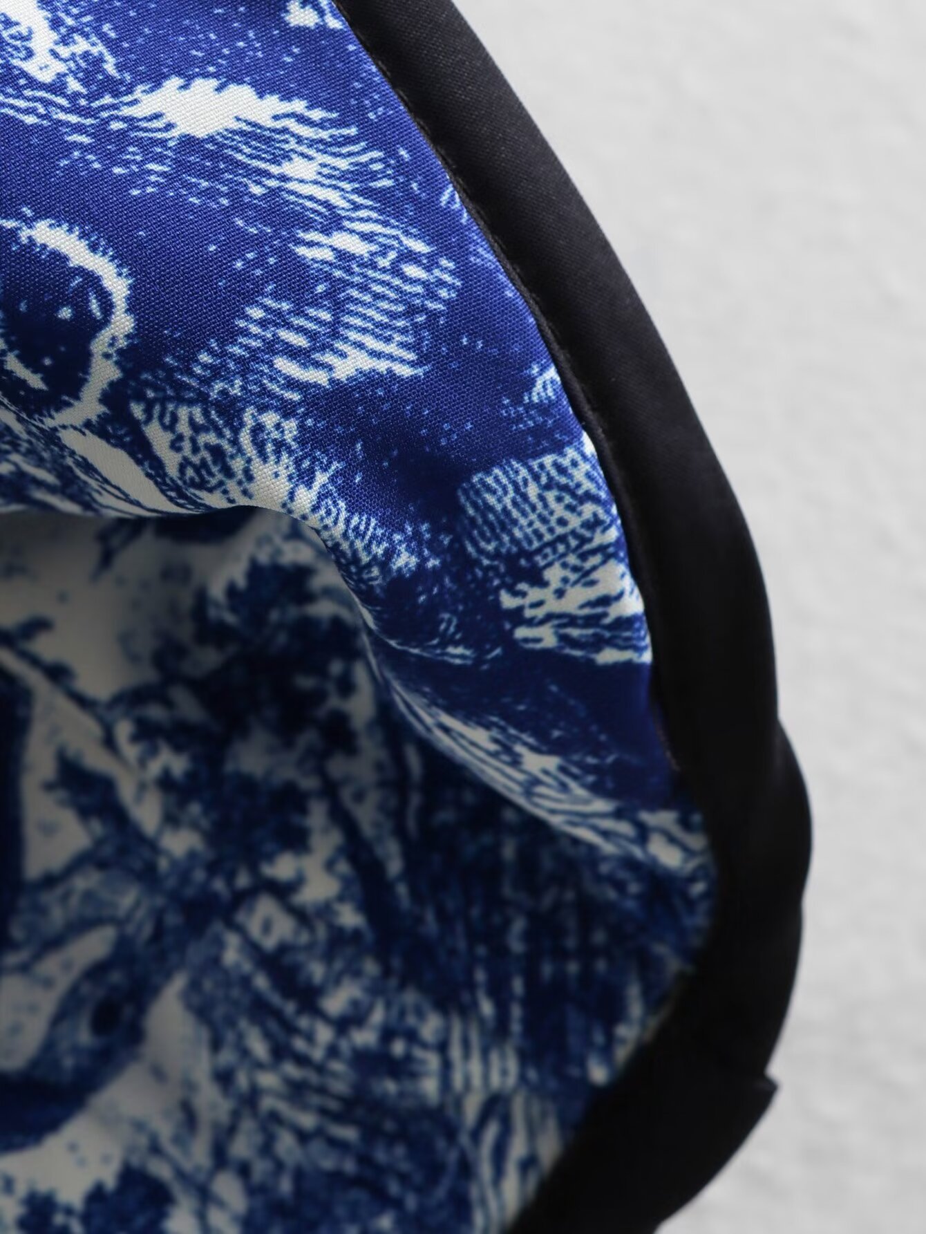 Neue Damenbekleidungskollektion Herbst 2023: Dreifarbige, gestreifte, dekorativ bedruckte, gesteppte, warme Baumwolljacke_voghion.com