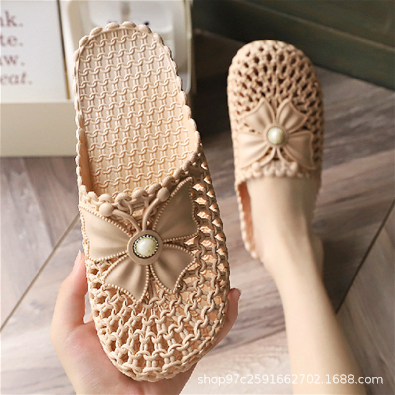 Women's Summer Korean-Style Clogs, Versatile Trendy Non-Slip Soft-Soled Slippers for Home and Outdoor Use, Student Beach Shoes Women's Summer Korean-Style Clogs, Versatile Trendy Non-Slip Soft-Soled Slippers for Home and Outdoor Use, Student Beach Shoes
