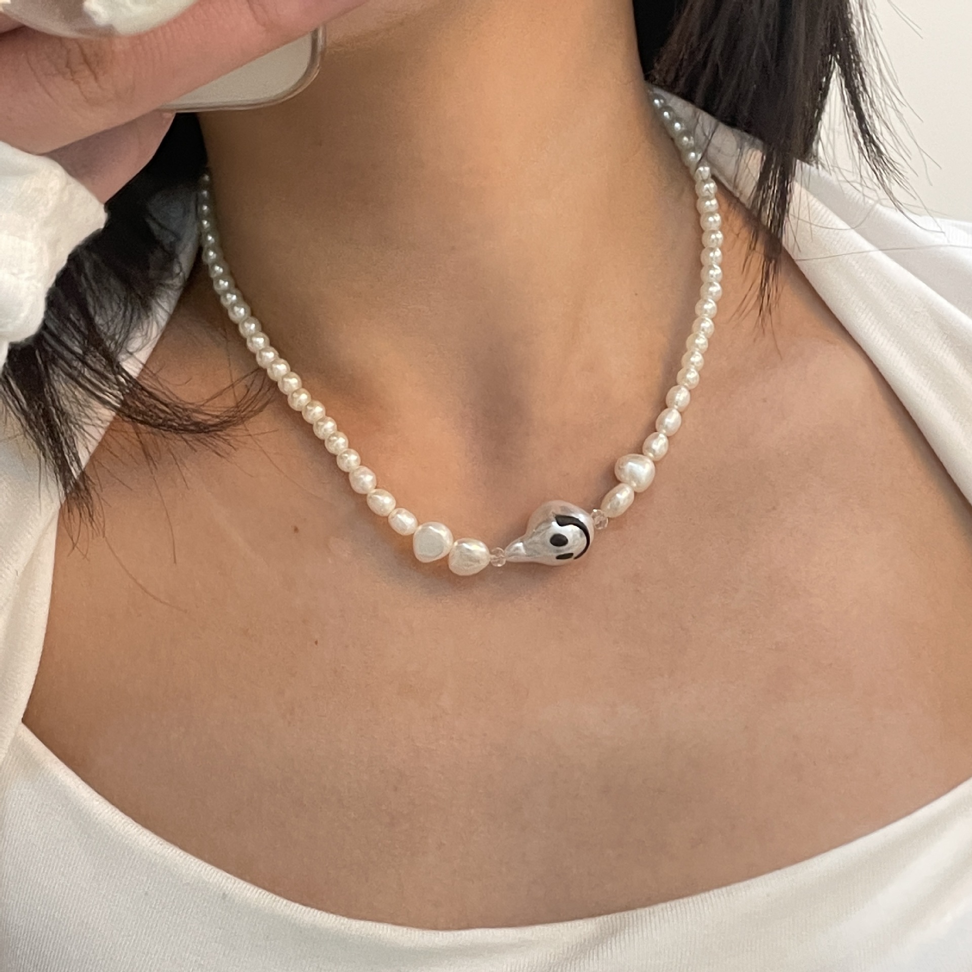 fashion irregular pearl necklace smiling face simple collarbone chainpicture3