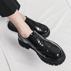韓国の布ロックの靴の青少年の厚い底は高くなります。