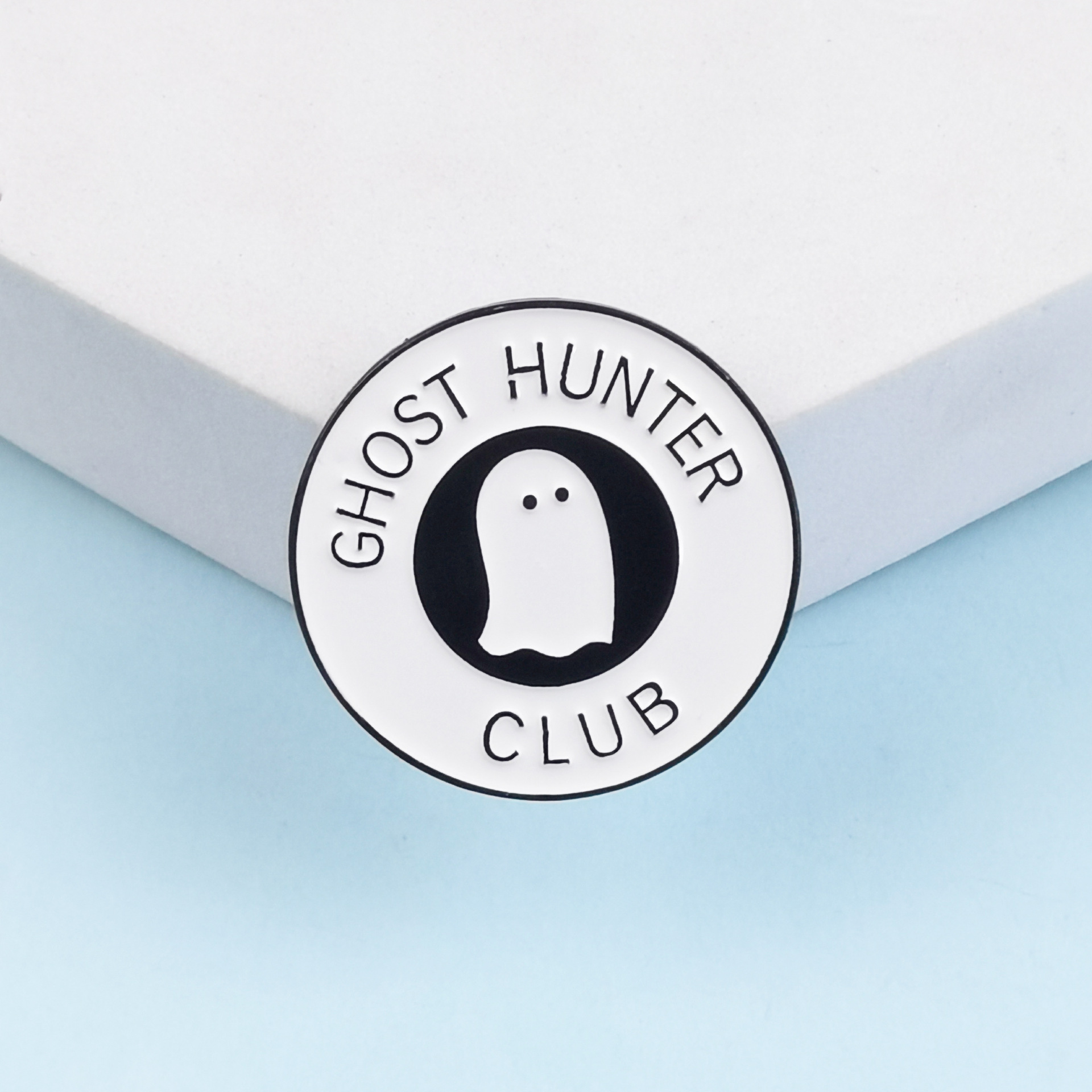 Lindo broche redondo fantasma de dibujos animados creativo disfraz de Halloween accesorios de pin insignia de decoración en inglés transfronterizo