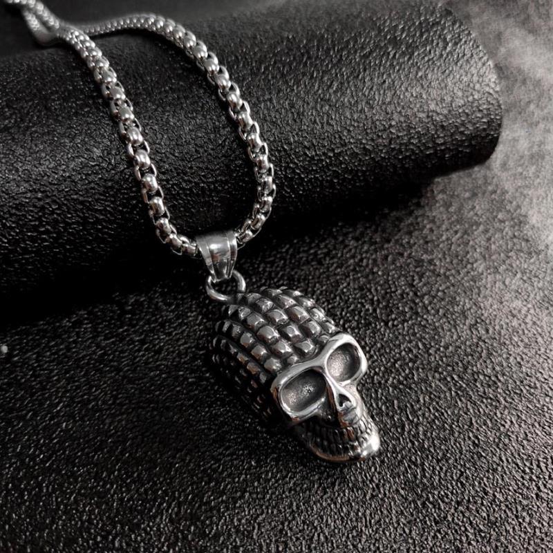 Modern Mobius Pendant Necklace For Men In Stainless Steel_voghion.com