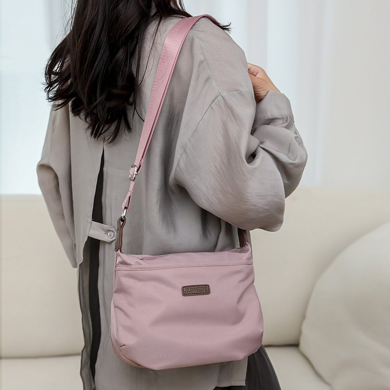 2024 New Lightweight Water-Repellent Nylon Crossbody Bag For Women, Trendy Shoulder Bag For Commuting And Casual Outings - Thumbnail 3