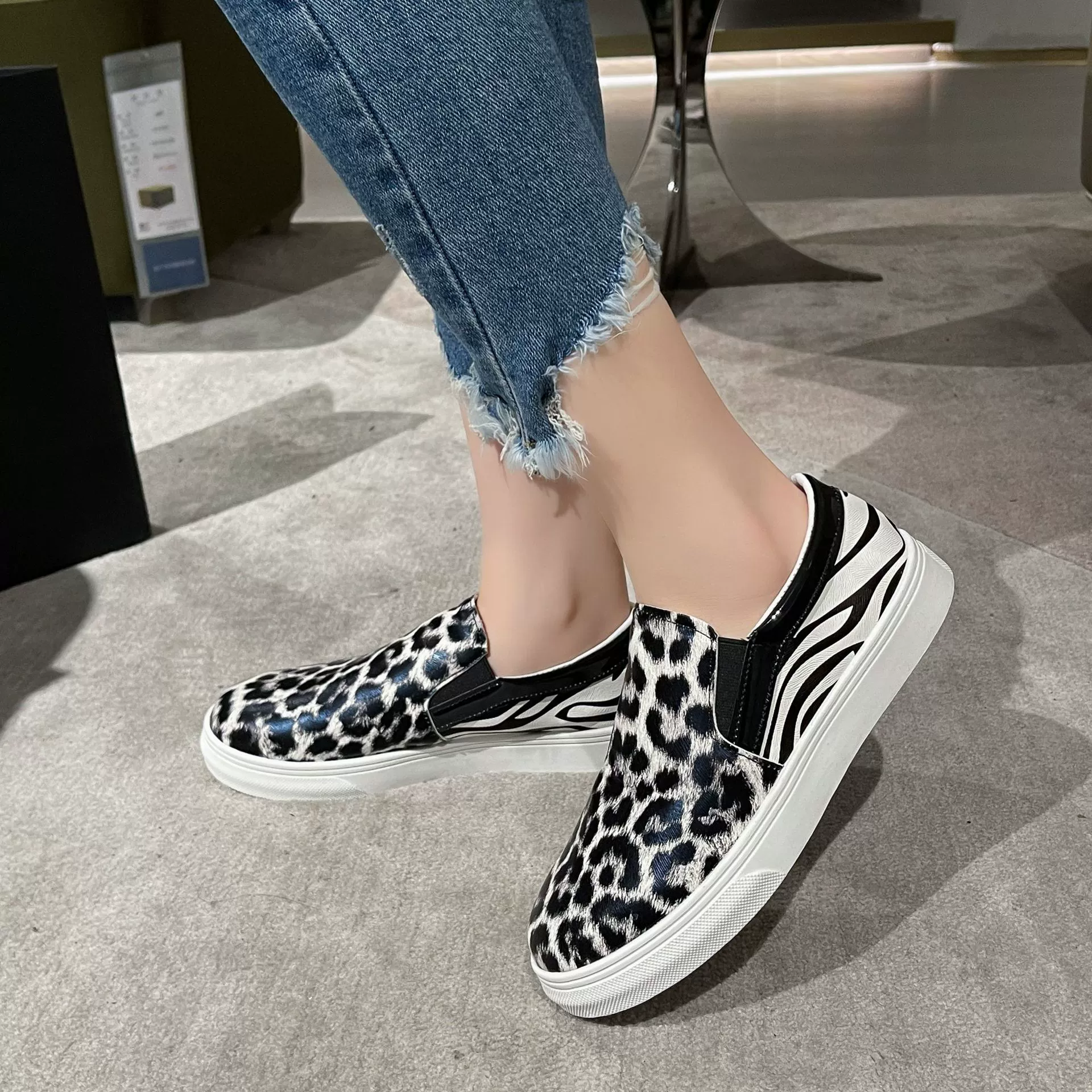 Повседневная Однослойная обувь с трансграничными взрывами, женская обувь, Европейская и американская мода, повседневная одежда, внешний размер, большие размеры, Леопардовый принт, ленивая Однослойная обувь для женщин