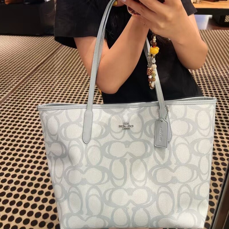 Coach High-Quality New Model New Color Hobo Bag Tote Bag Crossbody Bag Shoulder Bag Versatile Trendy Bag