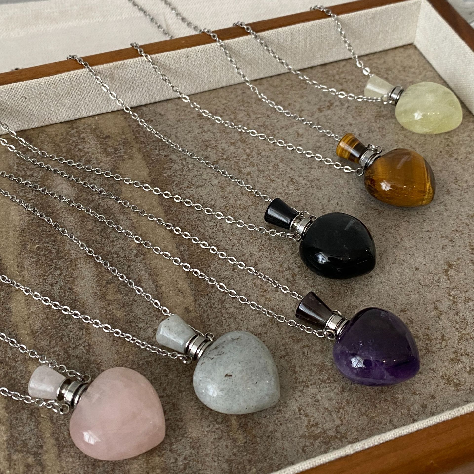 Cross-Border Export New Product Accessories Natural Stone Peach Heart-Shaped Perfume Essential Oil Bottle Pendant Ins Personalized Necklace Necklace for Women