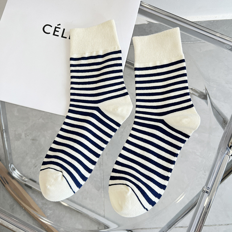 Primavera, Otoño e Invierno calcetines de mujer a media pierna rayas letra P color sólido algodón calcetines de mujer deportes medias de pareja blancas y azules