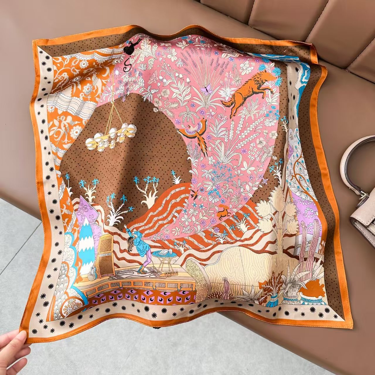 軽い豪華な北欧風の紫色の朝顔の花のプリントの绢糸のスカーフの女性の高級な気質の100% シルクの小さい方のタオル