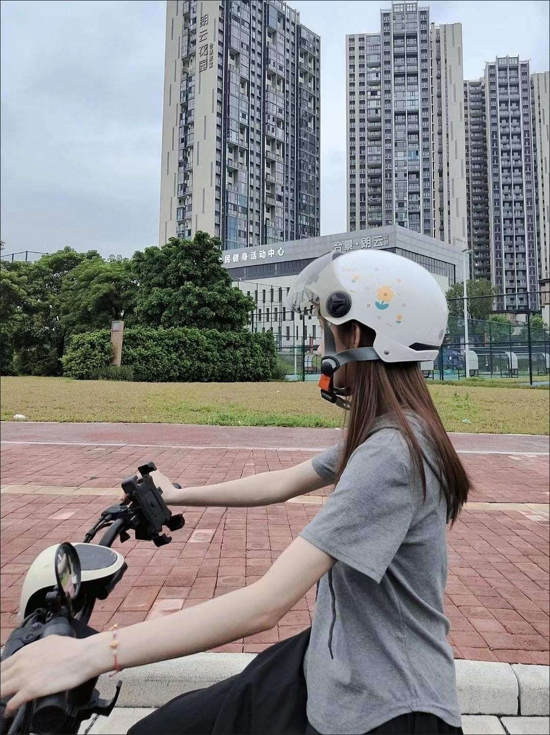 Newly certified national standard cute, sun-protective, lightweight electric vehicle and motorcycle helmet, suitable for both men and women, universal for all seasons