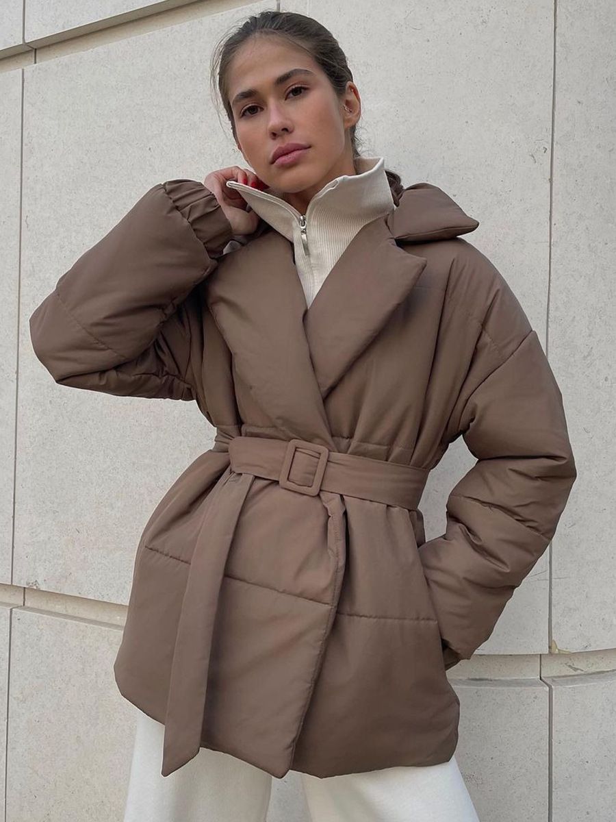 Chaqueta de algodón con solapa cruzada, estilo europeo y americano, invierno 2025, nueva, gruesa, entallada, con cinturón, de color sólido.