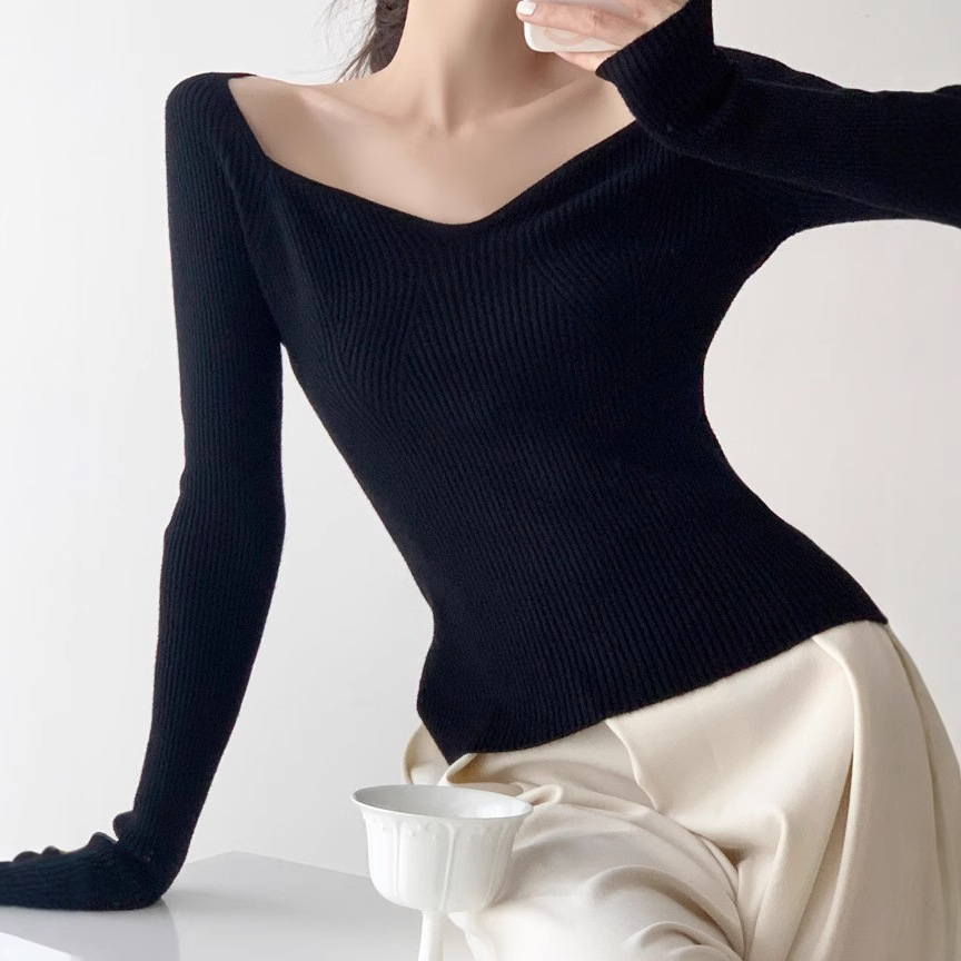 花弁襟秋冬ニット一字肩の弧の大きな襟元に気をつけて、鎖骨を露出させて痩せています。