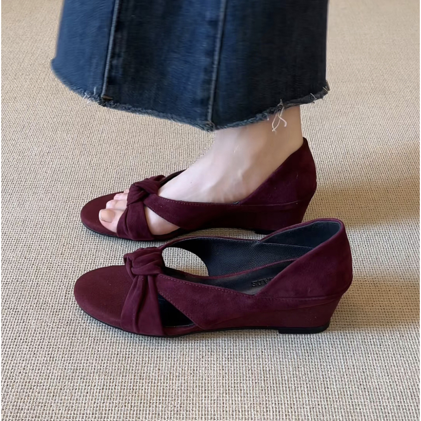 Sandal cao gót nữ hở mũi dây buộc chéo da lộn phong cách La Mã — màu nâu