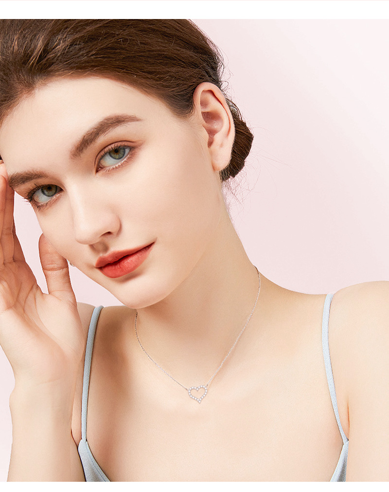 New Arrival! 925 Sterling Silver Moissanite Necklace with Hollow Love Pendant for Girls