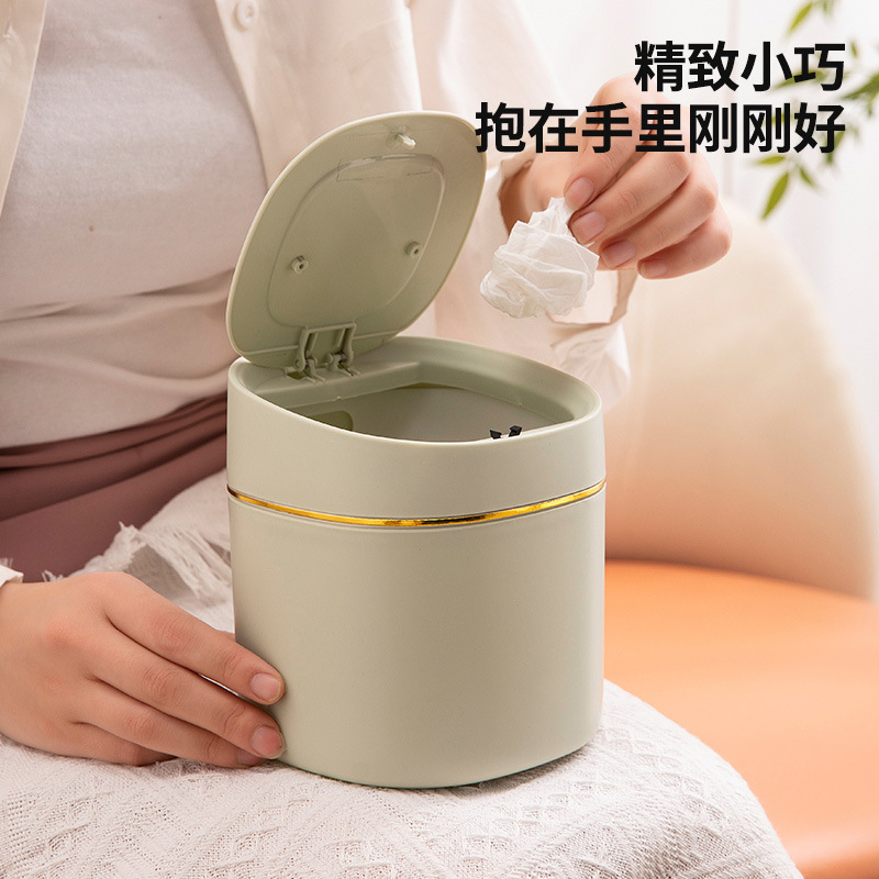 ミニゴミ箱のデスクトップ家庭用かわいいテーブルのお茶のベッドの寝室には、オフィスのテーブルの上の紙くずかごがついています|undefined