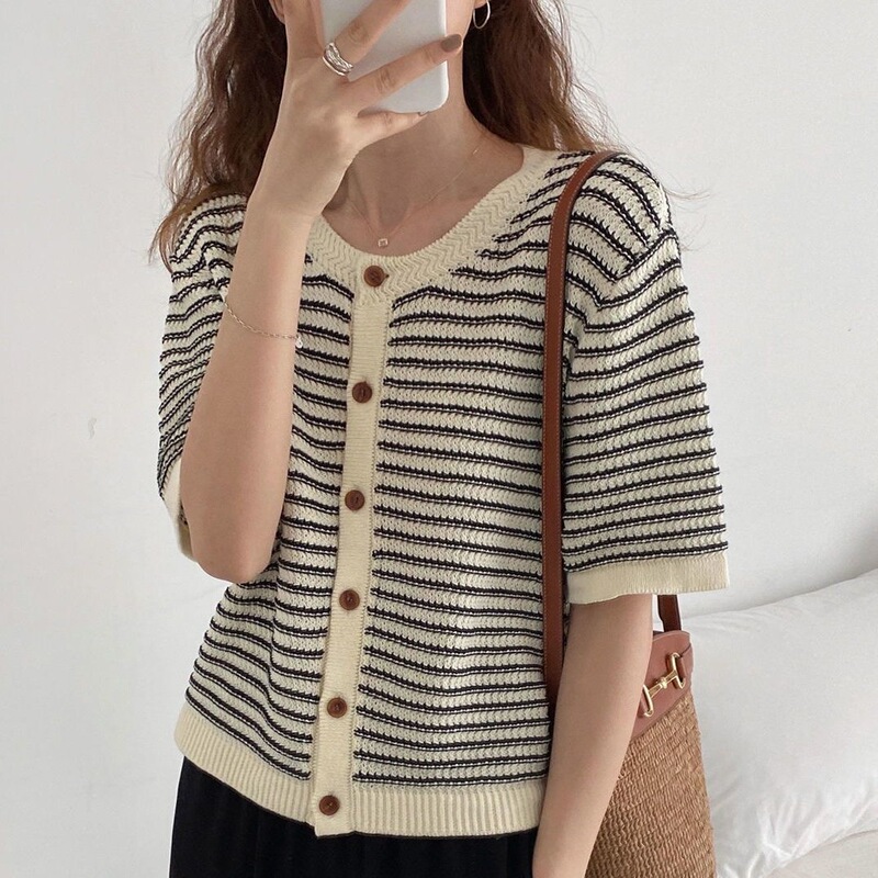 2026 New Style Round Neck Short Cardigan for Women with a Chanel-Inspired Design, Featuring a Unique Color-Blocking Striped Knit, Short Sleeves, and Suitable for Summer 2026 New Style Round Neck Short Cardigan for Women with a Chanel-Inspired Design, Featuring a Unique Color-Blocking Striped Knit, Short Sleeves, and Suitable for Summer