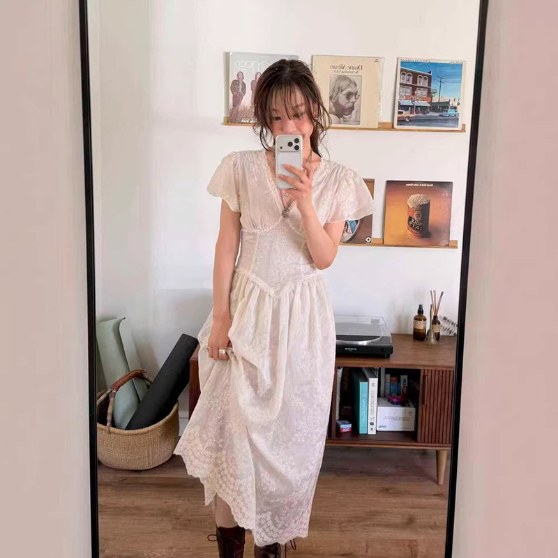 In-Stock V-Neck Lace Dress with Ruffled Edges and Embroidery for Women, Spring Season, Tencel Fabric, Small Flutter Sleeves, Waist-Cinching Long Dress Flet*A