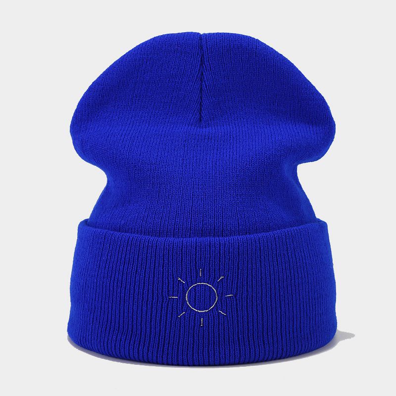 El otoño y el invierno nuevo sol simple bordado moda rizador pelo sombrero hombres y mujeres personalidad de la calle simple lana sombrero de punto