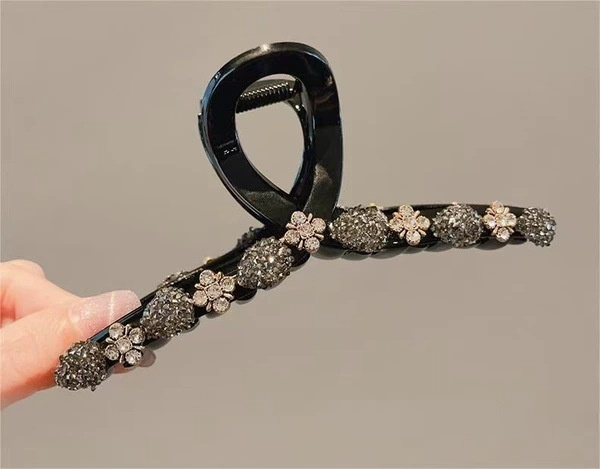 Rhinestone flowers + elegant black