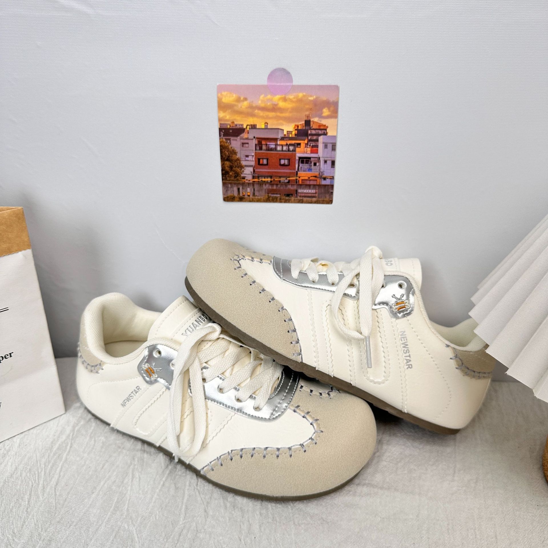 Yuanbo ins versión coreana de los nuevos zapatos blancos de entrenamiento alemán retro ligero para mujer 2025 estudiantes de primavera zapatos casuales planos en nombre del cabello image 9