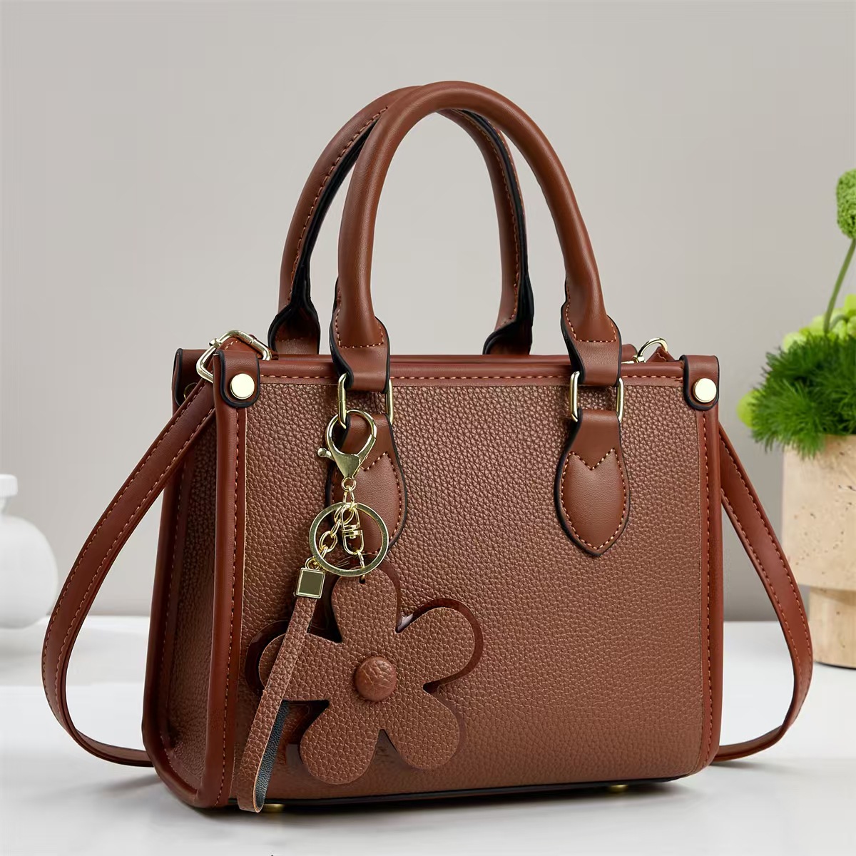 Temperamento exquisito bolso de mano mujer 2025 otoño moda versátil bolso de hombro flor decoración inclinada bolso de mano transfronterizo