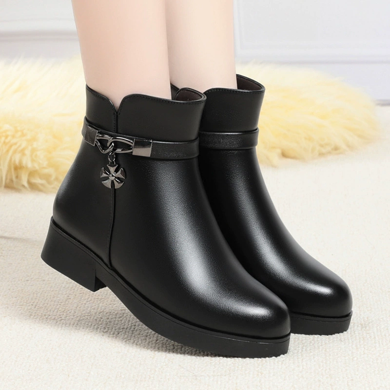 Ботинки Martin из мягкой кожи, женские осенне-зимние, 2023, Новые короткие сапоги в британском стиле, Нескользящие плоские Нескользящие Универсальные женские туфли больших размеров на флисовой подкладке