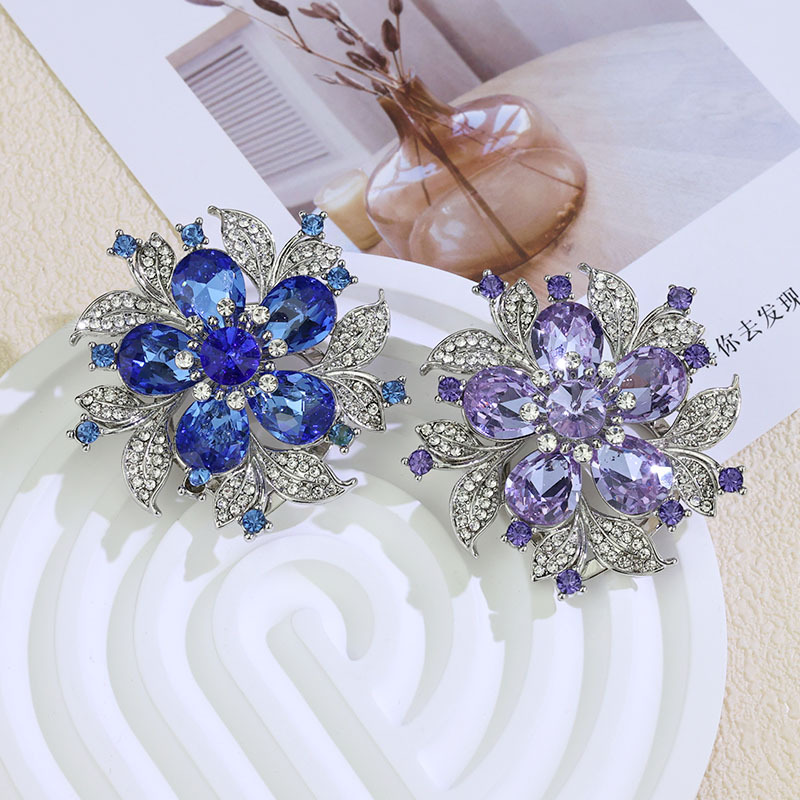Korean Style High-End Crystal Flower Silk Scarf Buckle Brooch for Women Exquisite Luxury Suit Coat Pin Jewelry Wholesale